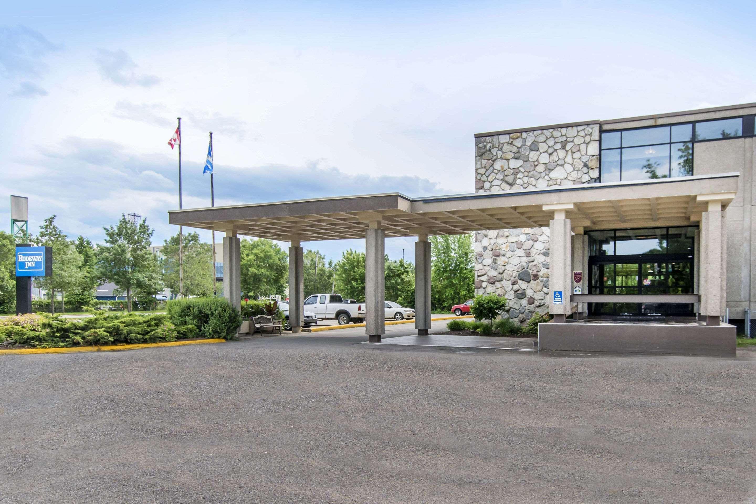 Travelodge By Wyndham Trois-Rivieres Exterior photo