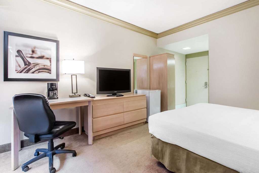 Travelodge By Wyndham Trois-Rivieres Room photo